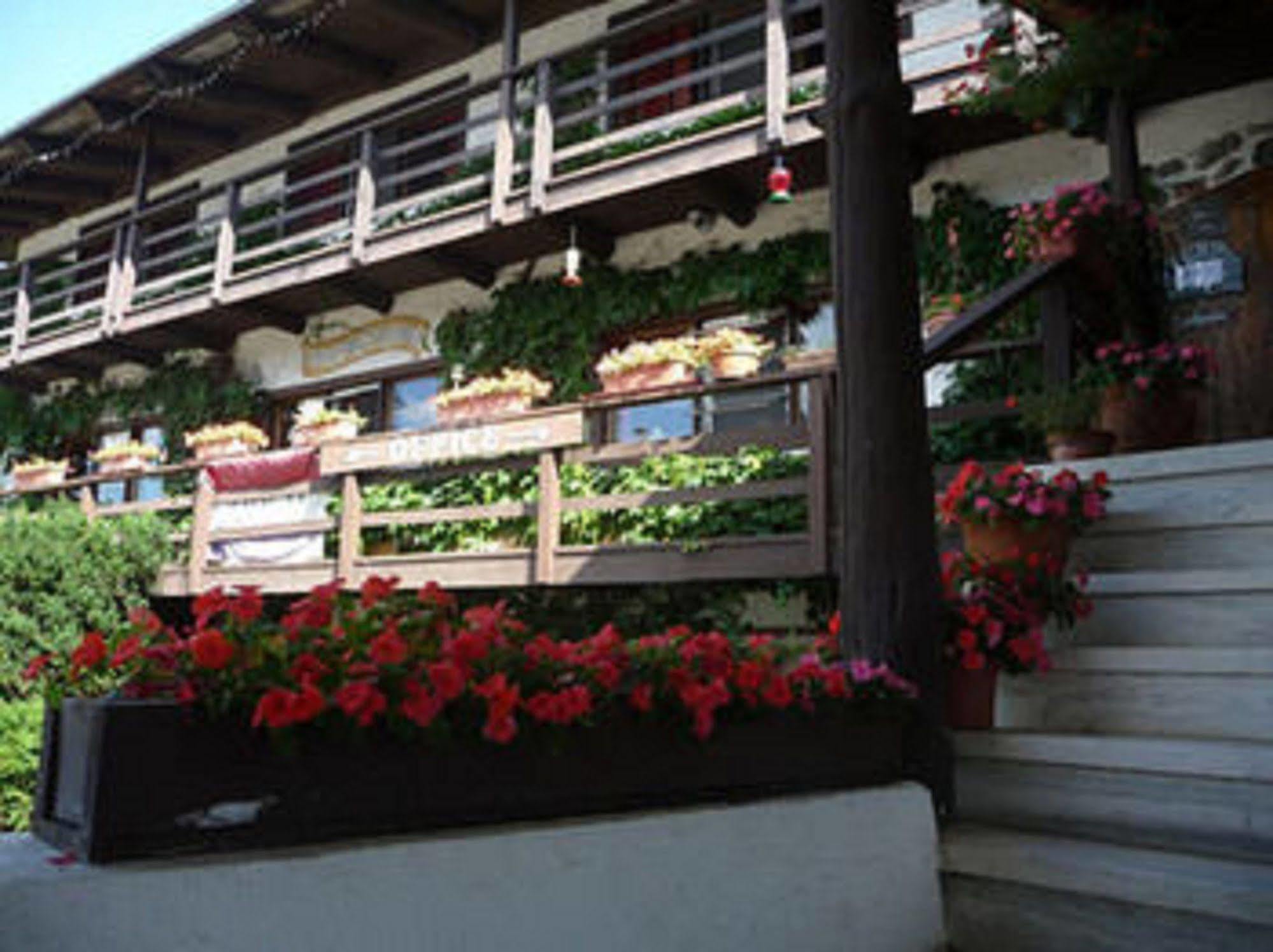 Dalems Chalet Brattleboro Exterior photo